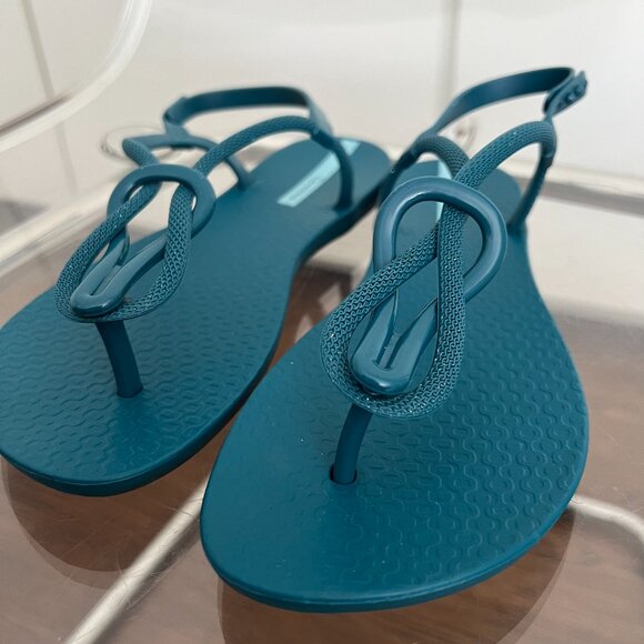 Ipanema Trendy Flip Flops in Blue - Picture 3 of 8